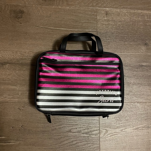 Victoria’s Secret toiletries bag for travel - Picture 1 of 4
